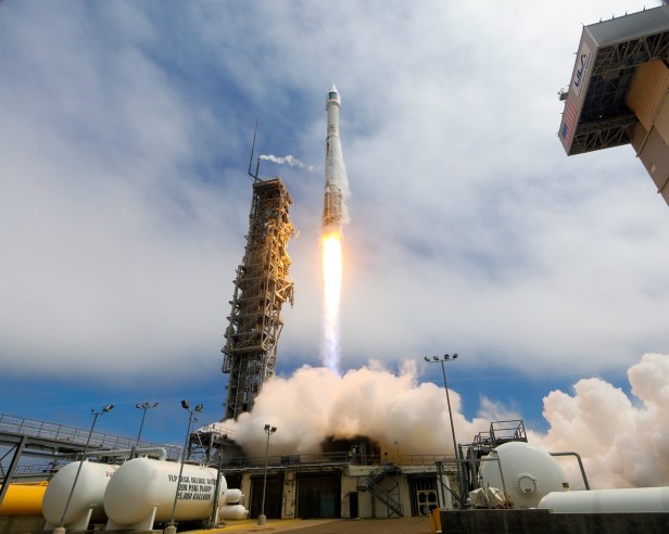 地球観測衛星WorldView-3を打ち上げたときのAtlas V Image Credit：United Launch Alliance